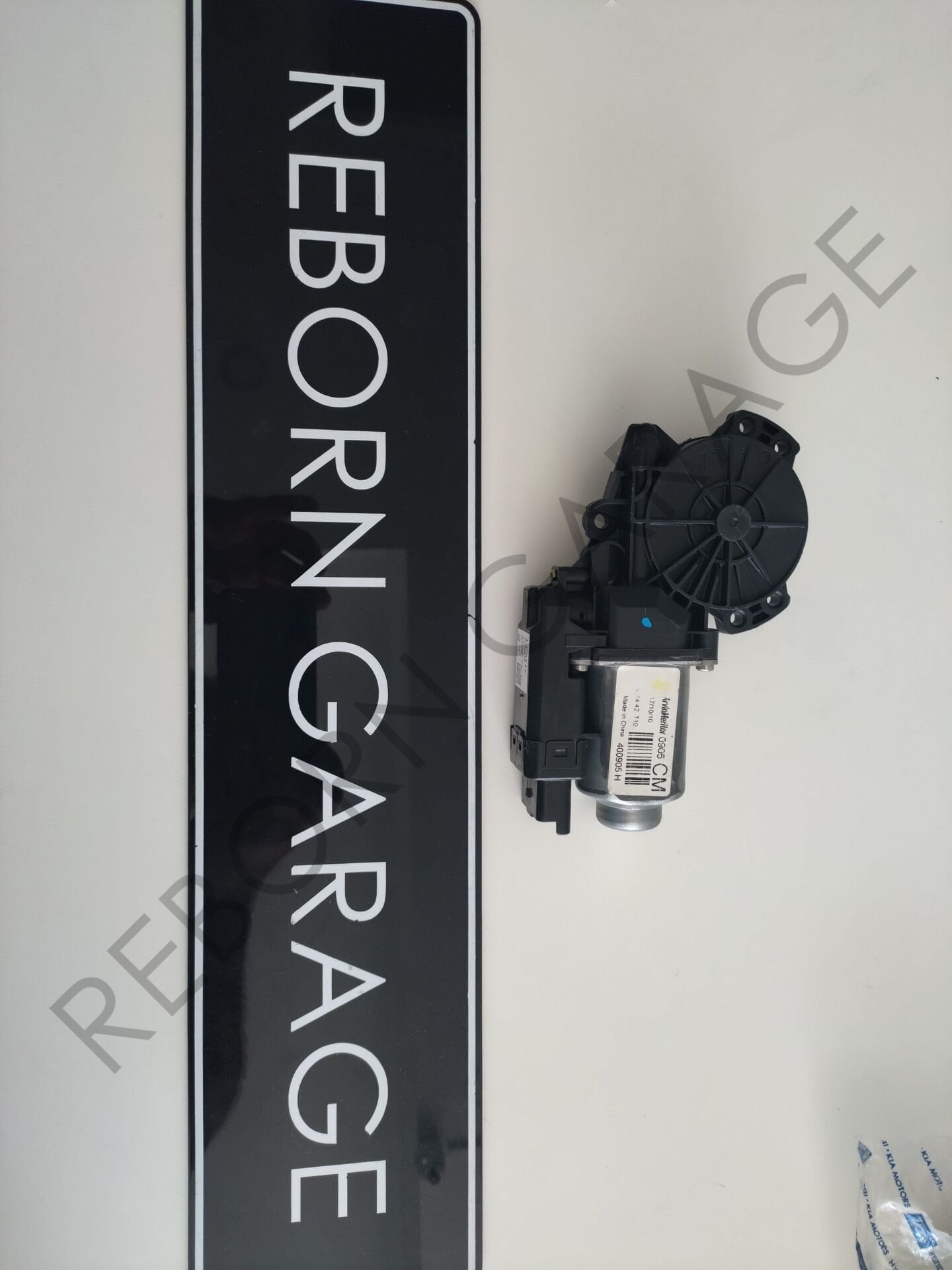 824502B010 Hyundai Santafe Sol Ön Cam Motoru